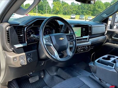 Used 2024 Chevrolet Silverado 2500 LT AWD/4WD image 18