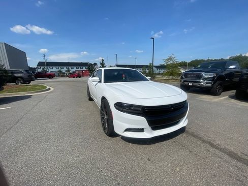 Used 2018 Dodge Charger GT AWD/4WD image 13