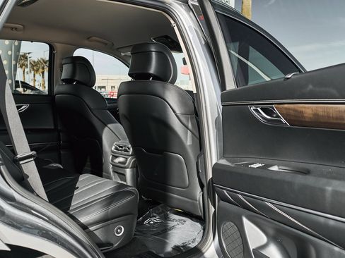 Used 2024 Genesis GV80 2.5T image 13