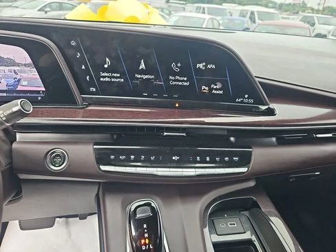Used 2021 Cadillac Escalade Premium Luxury Platinum image 17