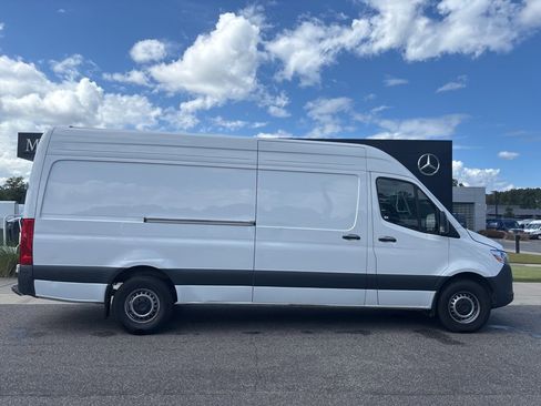 Used 2024 Mercedes-Benz Sprinter 2500 image 2