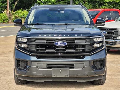 Used 2025 Ford Expedition Active RWD image 2