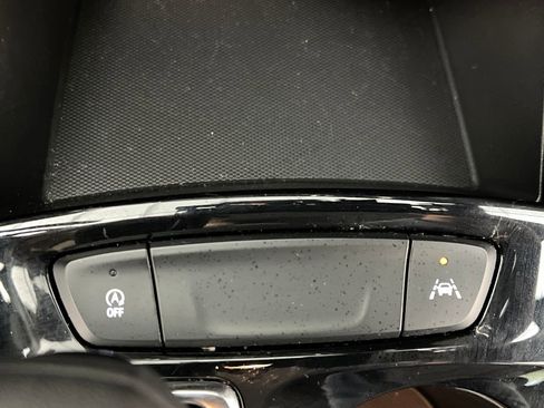 Used 2025 Chevrolet Trax LT w/ LT Convenience Package FWD image 45