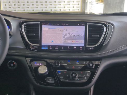 New 2026 Chrysler Pacifica Limited image 19