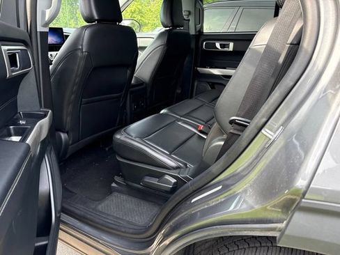 Used 2024 Ford Explorer XLT w/ Equipment Group 202A RWD image 7