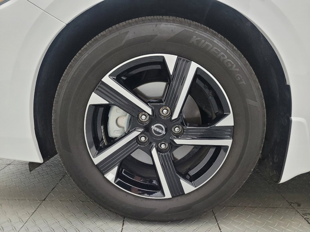 Used 2025 Nissan Sentra SV FWD image 31