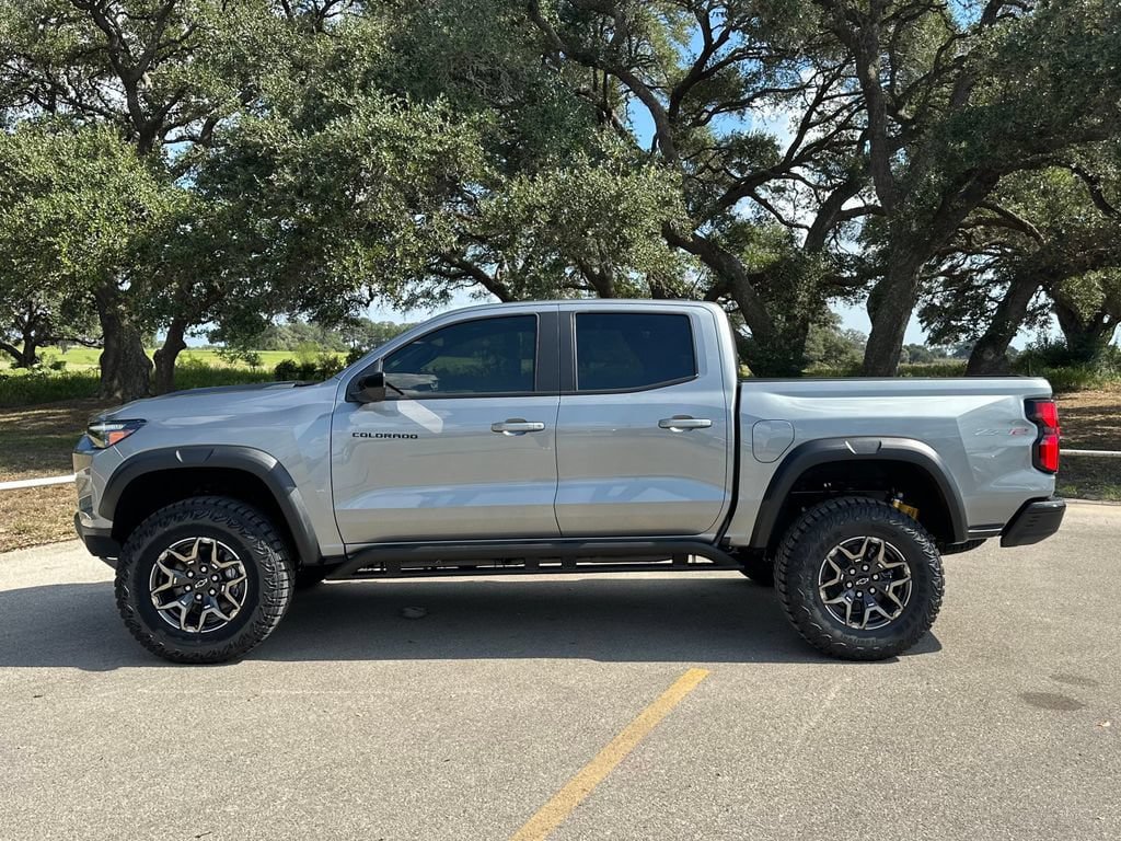 New 2026 Chevrolet Colorado ZR2 w/ Technology Package AWD/4WD image 8