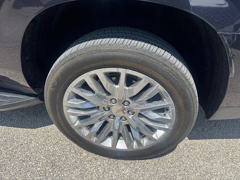 Used 2025 Chevrolet Suburban Premier AWD/4WD image 12