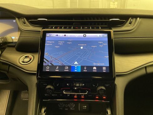 New 2025 Jeep Grand Cherokee Limited w/ Luxury Tech Group II image 13