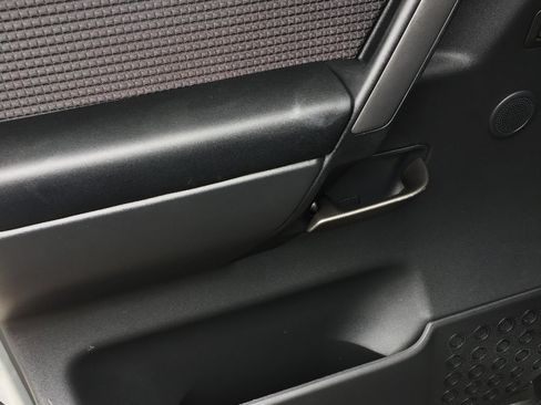 Used 2011 Nissan Titan SV w/ SV Value Truck Pkg image 15