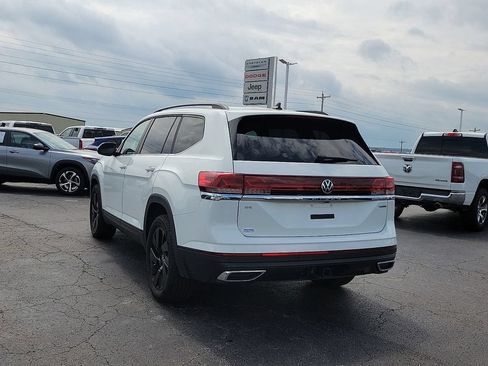 Used 2025 Volkswagen Atlas SE AWD/4WD image 4