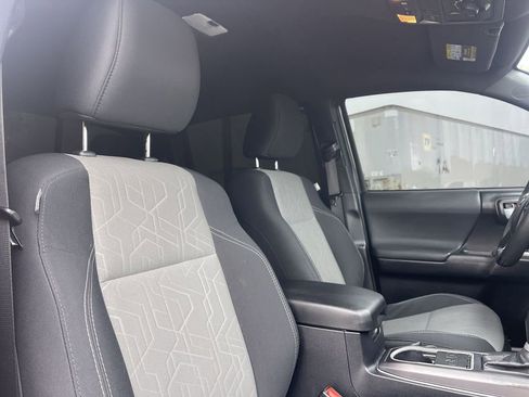 Used 2022 Toyota Tacoma TRD Off-Road image 26