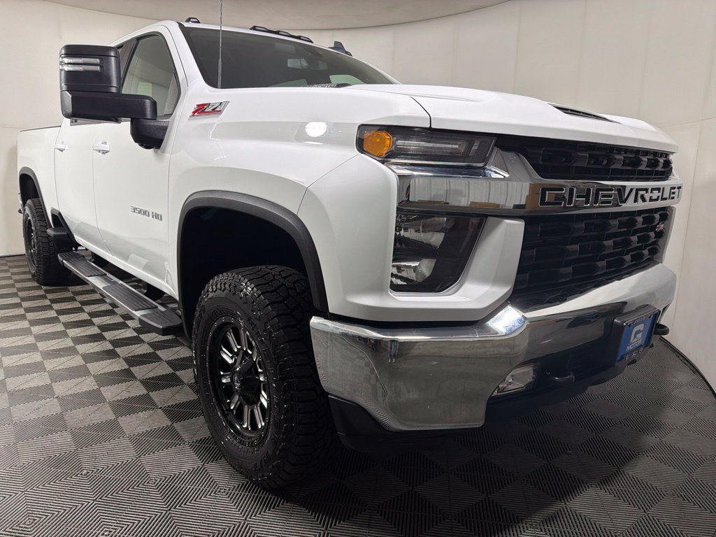 Used 2022 Chevrolet Silverado 3500 LT w/ Convenience Package AWD/4WD image 2