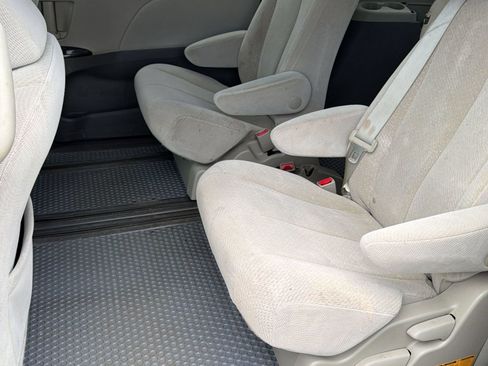 Used 2013 Toyota Sienna LE FWD image 20