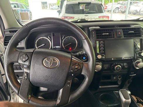 Used 2022 Toyota 4Runner TRD Off-Road AWD/4WD image 5