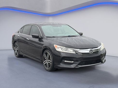 Used 2017 Honda Accord Sport image 5