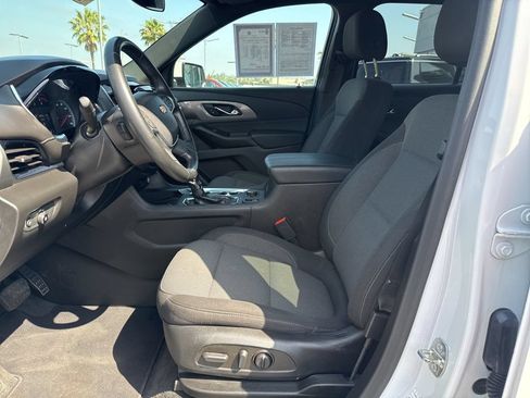 Used 2023 Chevrolet Traverse LT FWD image 13