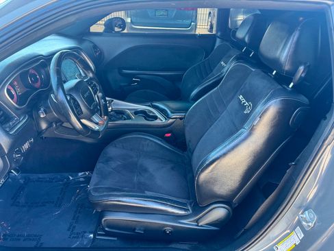 Used 2018 Dodge Challenger SRT Hellcat RWD image 10