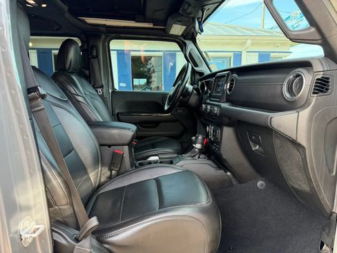Used 2020 Jeep Wrangler Unlimited Sahara w/ Cold Weather Group AWD/4WD image 22