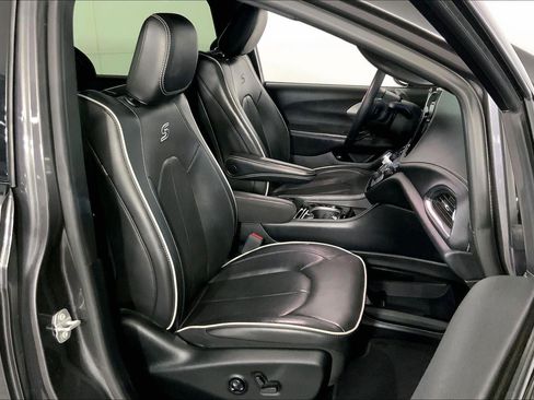 Used 2022 Chrysler Pacifica Limited w/ Uconnect Theater Family Group FWD image 7