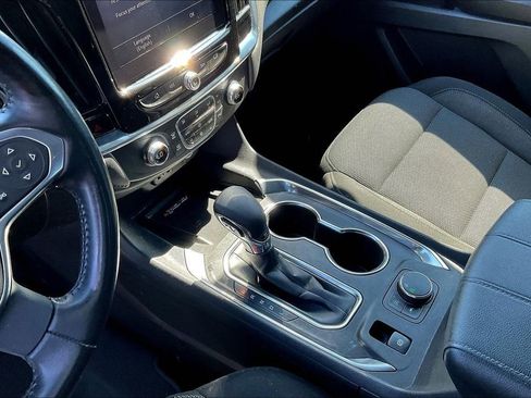 Used 2022 Chevrolet Traverse LT FWD image 18