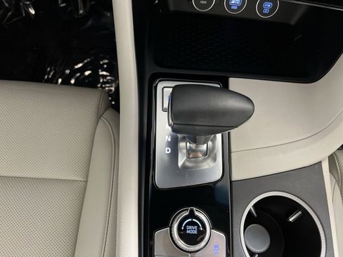 Used 2024 Genesis G70 2.5T image 22