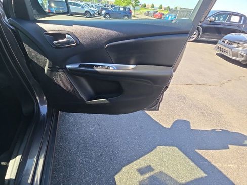 Used 2018 Dodge Journey SE w/ Blacktop Package FWD image 29