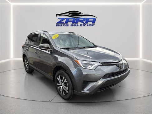 Used 2018 Toyota RAV4 LE w/ All Weather Liner Package AWD/4WD image 9
