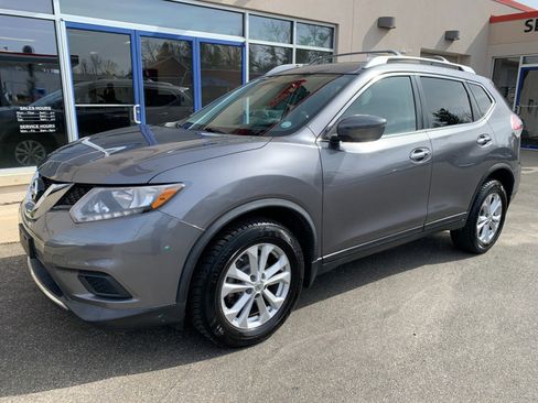 Used 2016 Nissan Rogue SV image 1