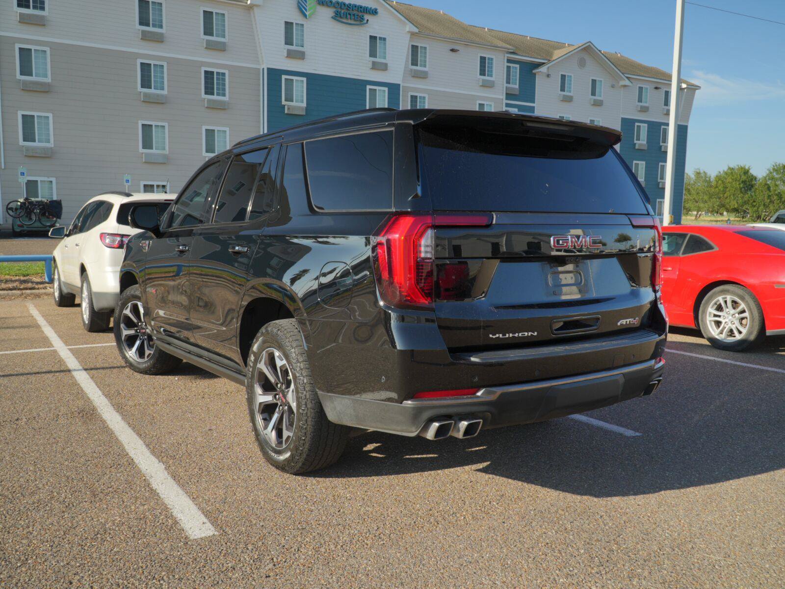 Used 2025 GMC Yukon AT4 Ultimate AWD/4WD image 4