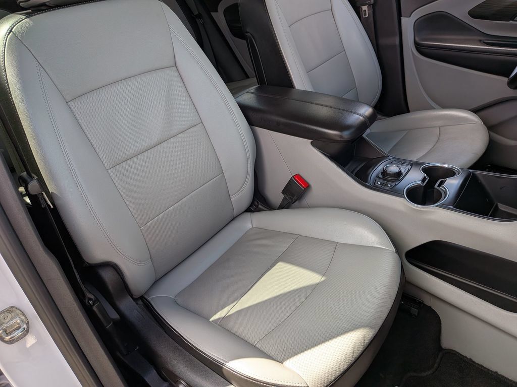 Used 2023 GMC Terrain SLT FWD image 27