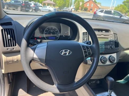 Used 2010 Hyundai Elantra GLS image 13