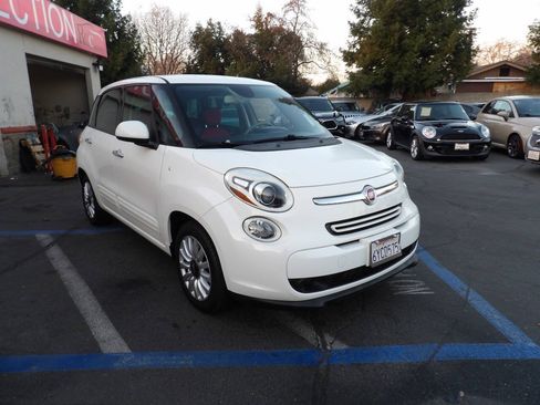 Used 2014 FIAT 500L Easy w/ Popular Equipment Group FWD image 2