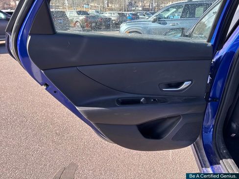 Certified 2025 Hyundai Elantra SEL image 6