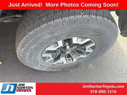 Used 2019 Toyota Tacoma TRD Off-Road image 10