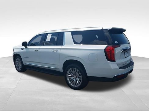 Used 2023 GMC Yukon XL SLT AWD/4WD image 6