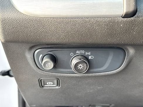 Used 2024 GMC Terrain SLE image 25