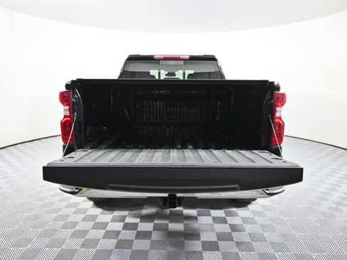 Used 2023 Chevrolet Silverado 1500 LT w/ Leather Package AWD/4WD image 6