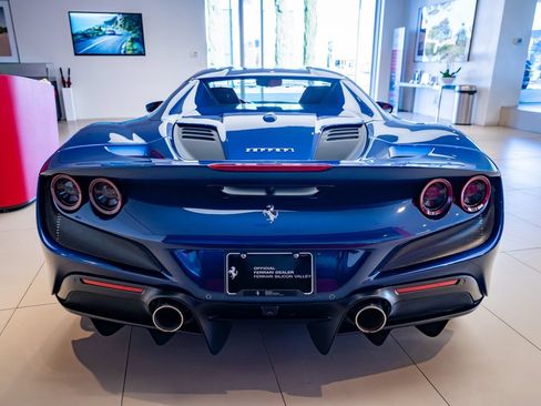 Used 2022 Ferrari F8 Tributo RWD image 29