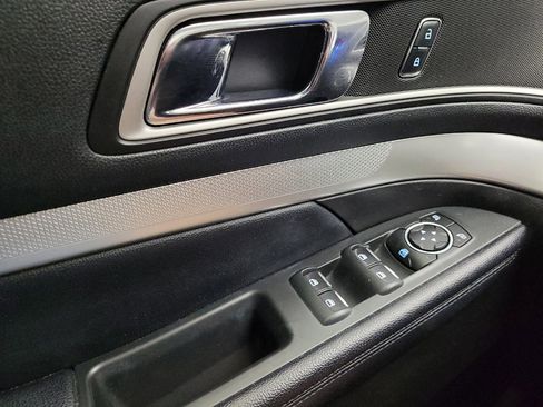 Used 2017 Ford Explorer XLT FWD image 27