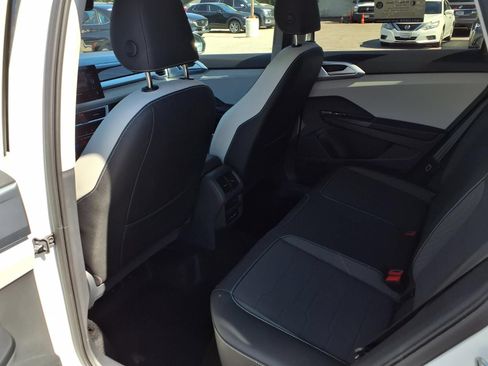 Certified 2026 Volkswagen Taos SE w/ Panoramic Sunroof Package FWD image 20