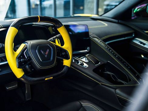 Used 2025 Chevrolet Corvette Z06 RWD image 17