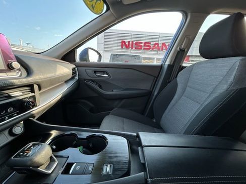 Used 2023 Nissan Rogue SV image 44