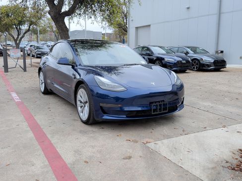 Used 2023 Tesla Model 3 Standard Range image 2