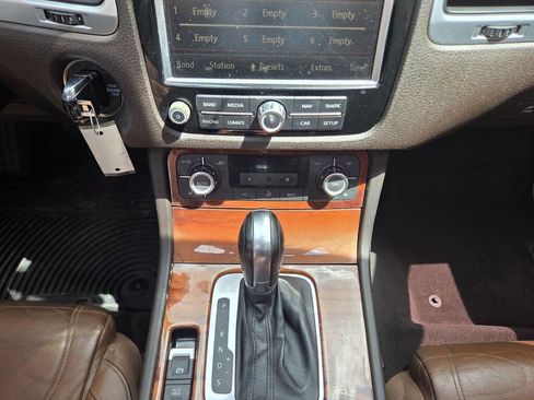 Used 2011 Volkswagen Touareg V6 image 28