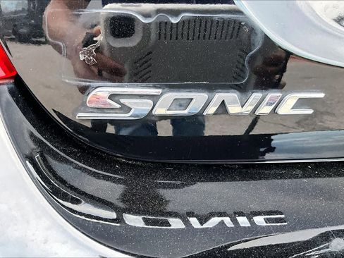 Used 2020 Chevrolet Sonic LT image 9