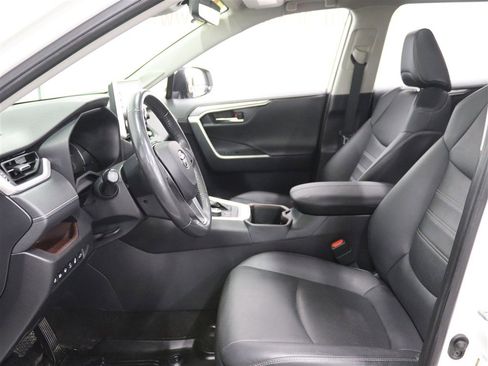 Used 2022 Toyota RAV4 Limited image 10