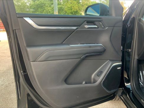 Used 2025 GMC Acadia Elevation image 21