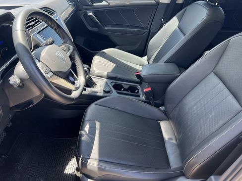Used 2022 Volkswagen Tiguan SE AWD/4WD image 17