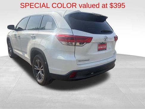 Used 2017 Toyota Highlander LE w/ Carpet Mat Package AWD/4WD image 5